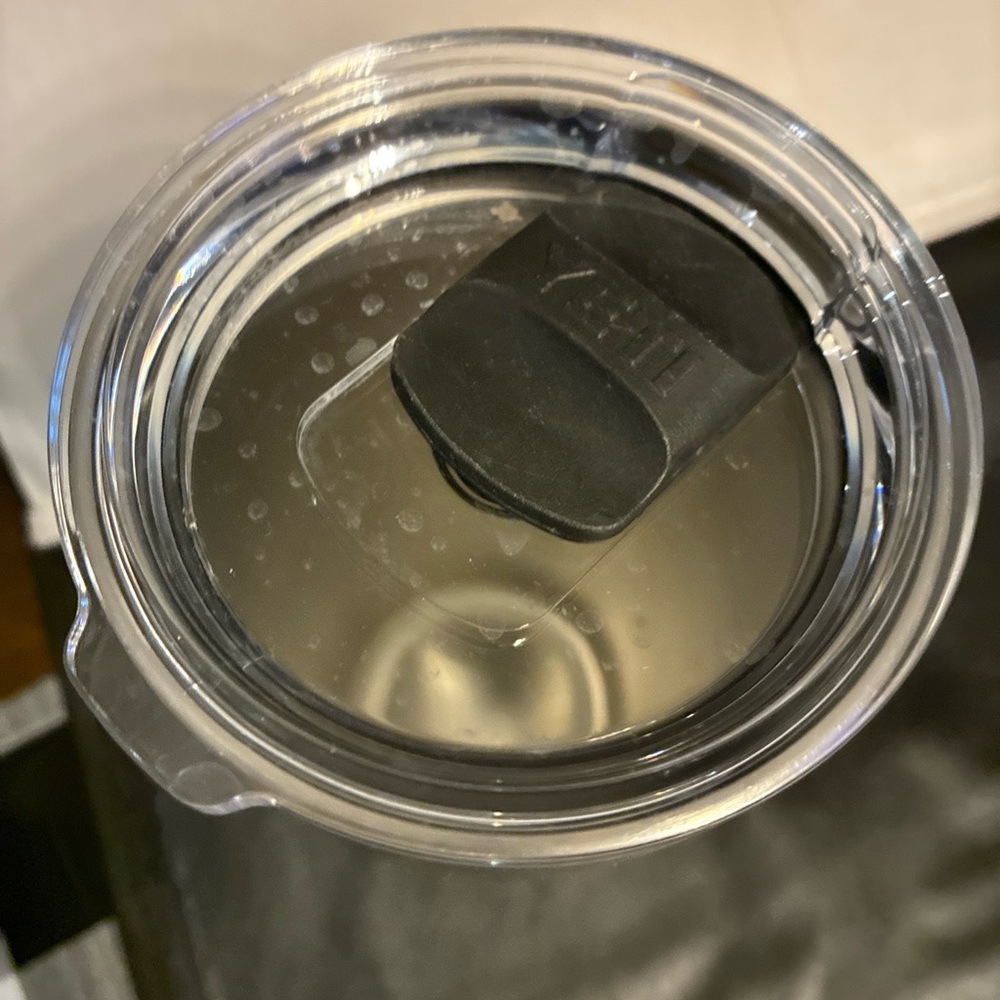 Yeti Silver Tumbler 20oz - Picture 6 of 6